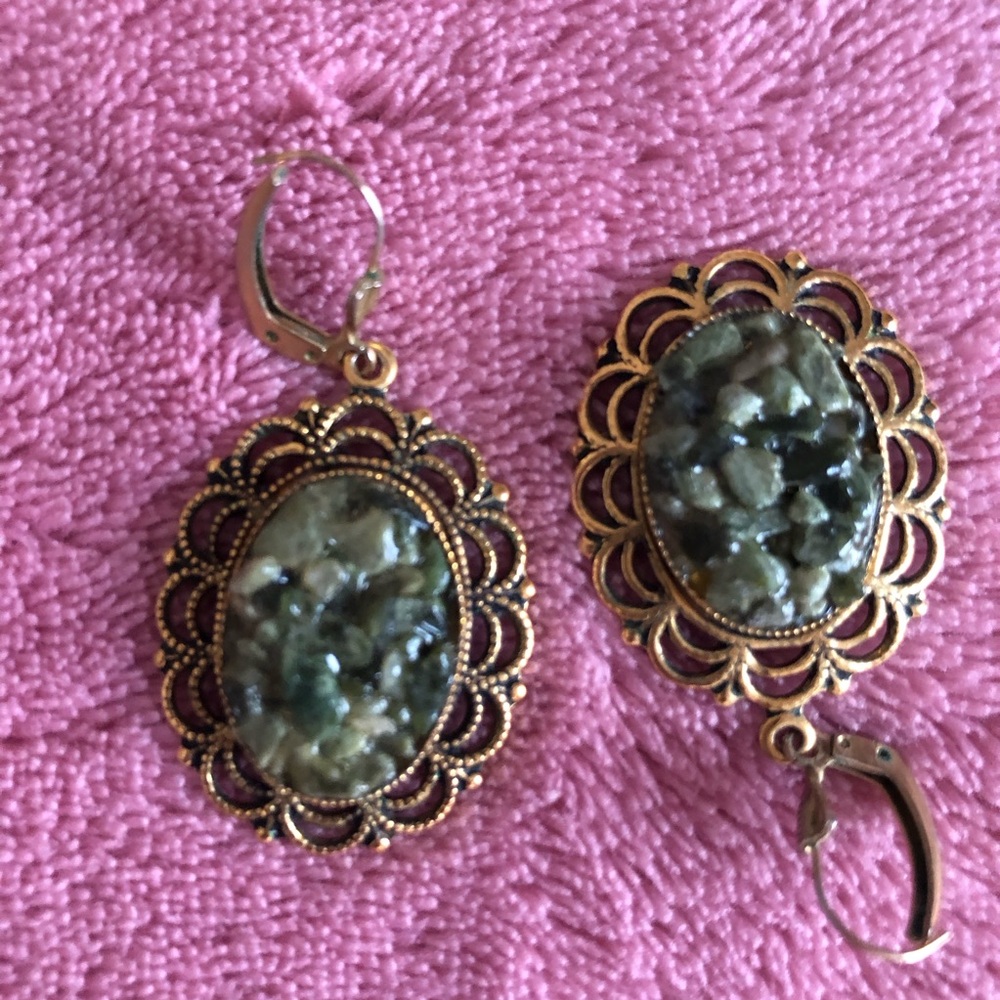 Bahamas bracelet earrings faux jade chips set 2 piece golden metal filigree disk - Picture 3 of 7